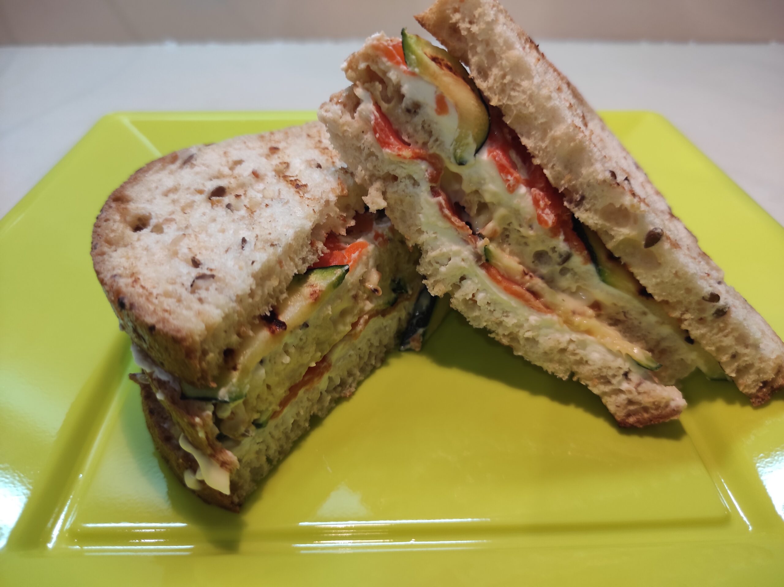 Club sandwich salmone e zucchine fatto senza glutine